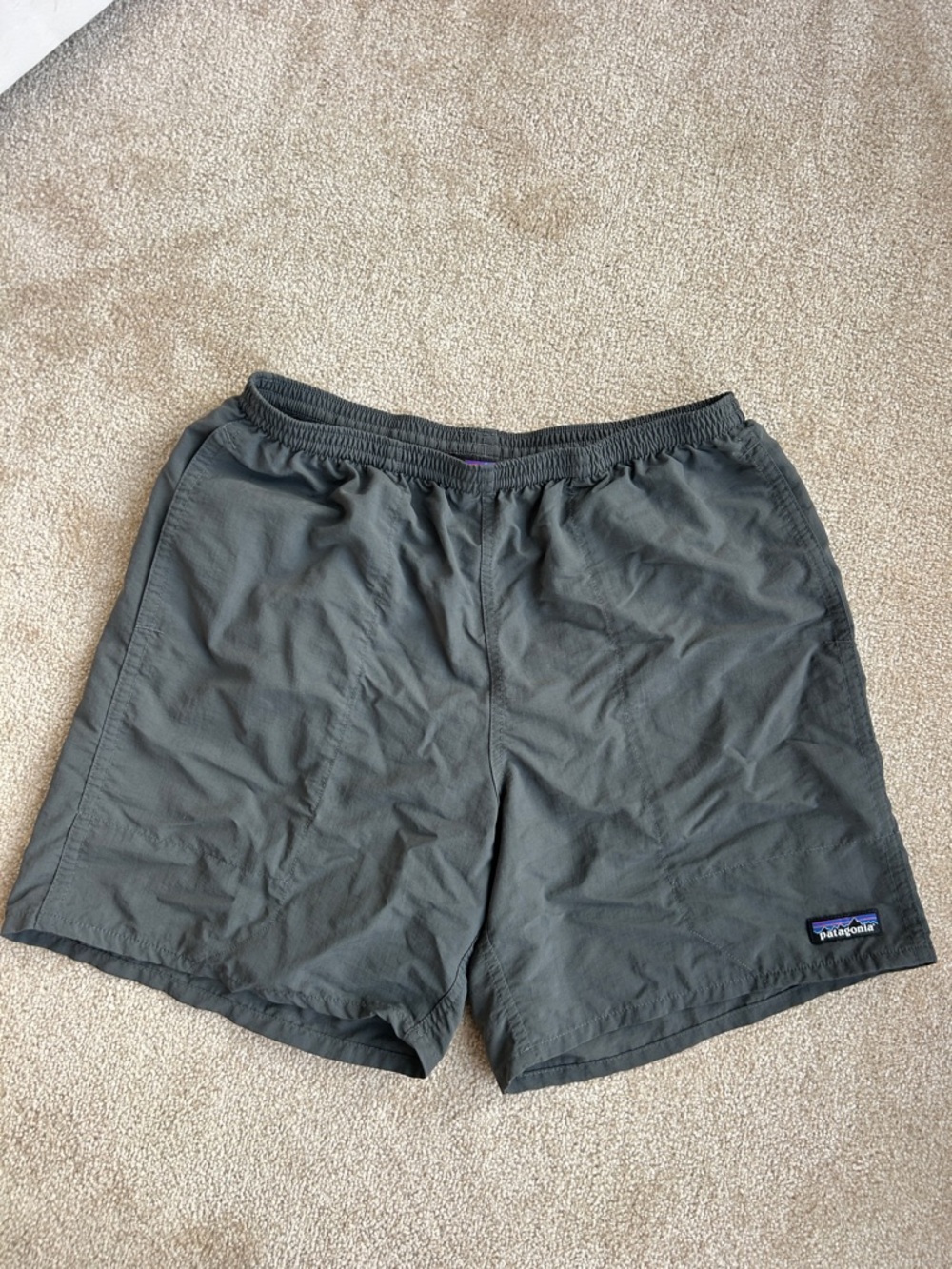 Patagonia Men's Dark Gray Bathing Suit Shorts with mesh liner size Medium